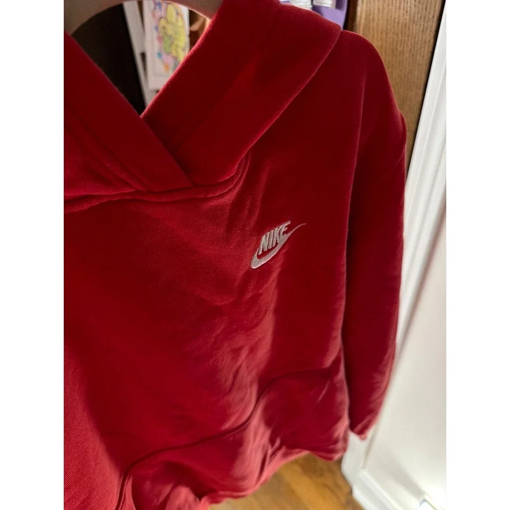 Nike Sportswear Club Fleece Pullover Hoodie red‎ boys large